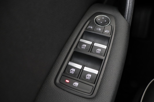 Renault Captur 1.3 141 PK MHEV Aut. Intens