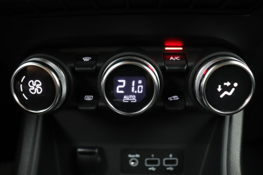 Renault Captur 1.3 141 PK MHEV Aut. Intens